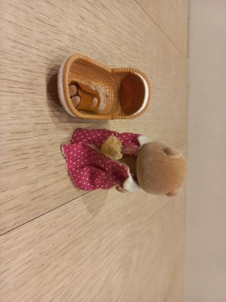 Sylvanian Families Nutria Madre y Bebé con Capazo