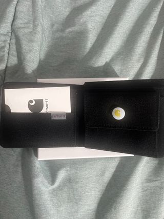 Billetera Carhartt Negra con Naranja