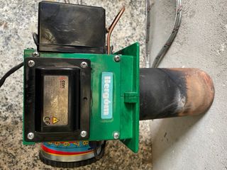 Due bruciatori a gasolio e altri pezzi Hergom 440211