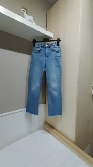 Pantalones vaqueros crop flare