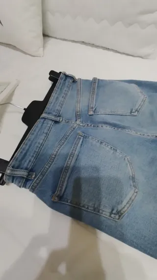 Pantalones vaqueros crop flare