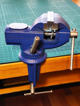 Tornillo giratorio hierro fundido 60mm. Nuevo