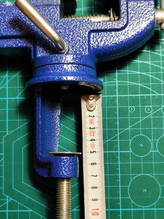 Tornillo giratorio hierro fundido 60mm. Nuevo