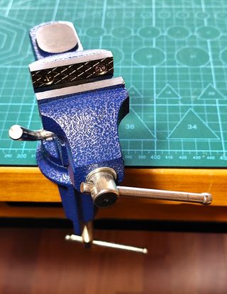 Tornillo giratorio hierro fundido 60mm. Nuevo