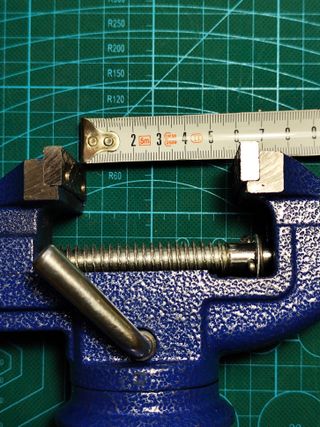 Tornillo giratorio hierro fundido 60mm. Nuevo