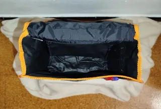 Mochila / bandolera negra de Pokémon, con un dibuj