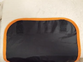 Mochila / bandolera negra de Pokémon, con un dibuj