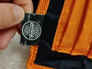 Mochila / bandolera negra de Pokémon, con un dibuj