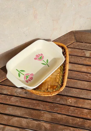 Bandeja cerámica y mimbre vintage flores