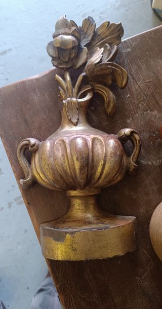 Aplique antiguo madera dorado flor