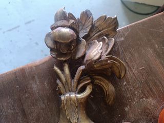 Aplique antiguo madera dorado flor