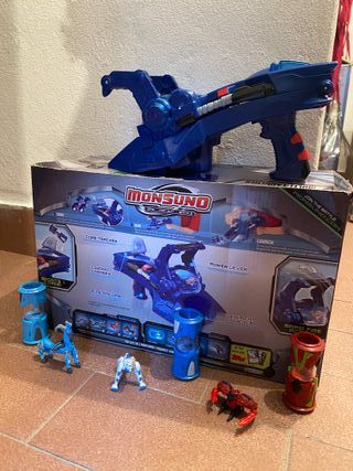 Monsuno Lanciatore + 3 Personaggi