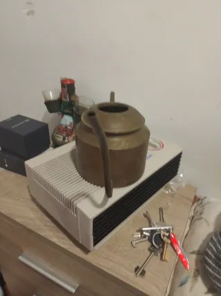 Regadera de latón antigua