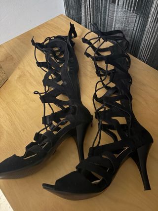 Sandalias de tacón gladiador negras