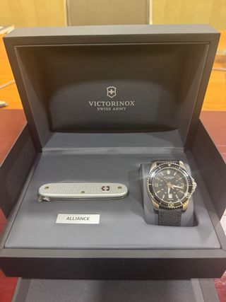 Victorinox Orologio e Coltello Swiss Army
