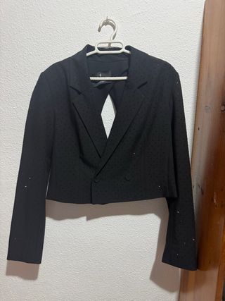 Chaqueta corta con pedrería
