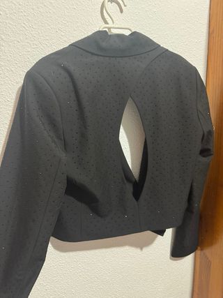 Chaqueta corta con pedrería