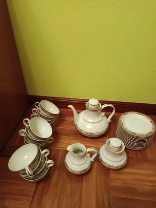Juego de té porcelana blanco y dorado