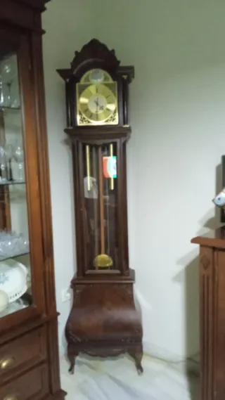 Reloj de pie de salón madera y cristal