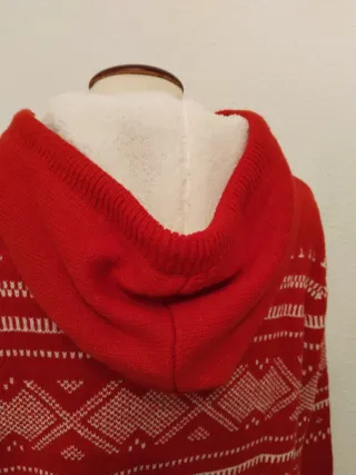 Jersey Rojo con Dibujos Blancos