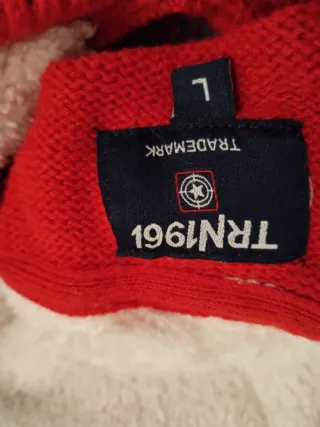 Jersey Rojo con Dibujos Blancos