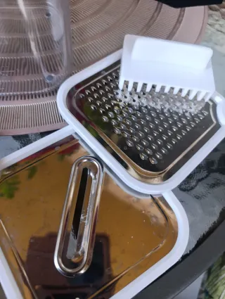 Rallador multiusos con accesorios