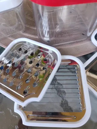 Rallador multiusos con accesorios