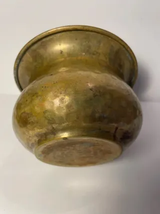Antico vaso in ottone battuto