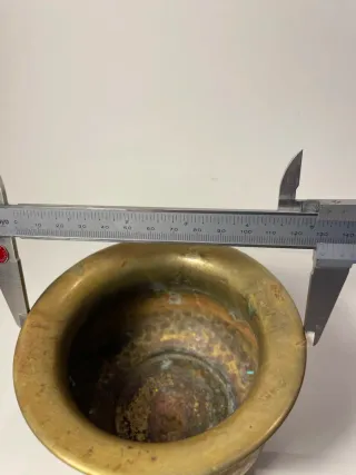 Antico vaso in ottone battuto