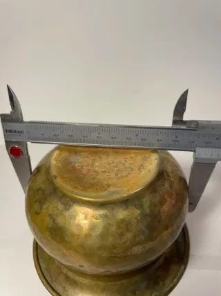 Antico vaso in ottone battuto