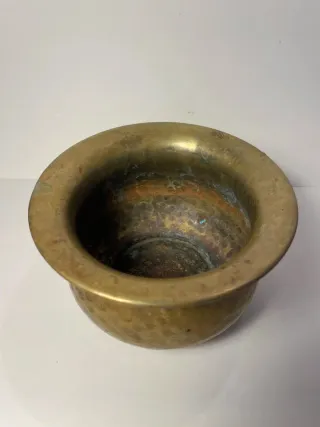 Antico vaso in ottone battuto