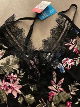 Pijama corto floral negro