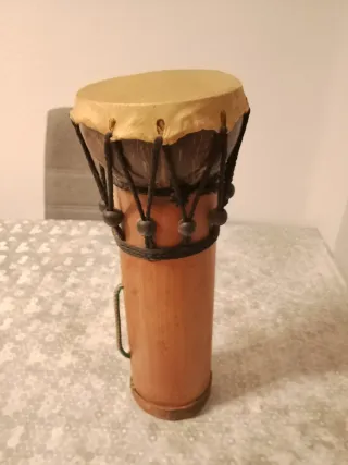Tambor africano artesanal