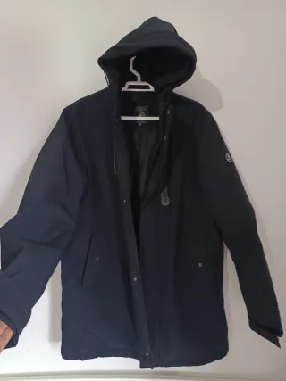 Parka Negra con Capucha