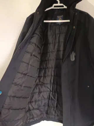 Parka Negra con Capucha