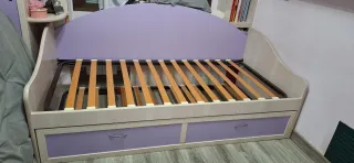 Cama nido juvenil con otra cama debajo deslizante.