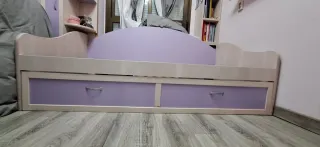 Cama nido juvenil con otra cama debajo deslizante.