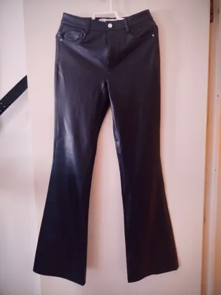 Pantalón campana efecto piel Talla 38