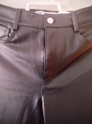 Pantalón campana efecto piel Talla 38