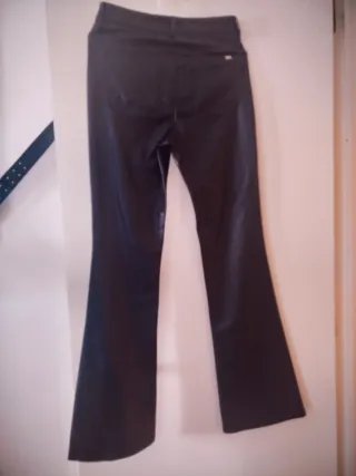 Pantalón campana efecto piel Talla 38