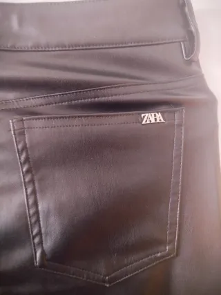 Pantalón campana efecto piel Talla 38