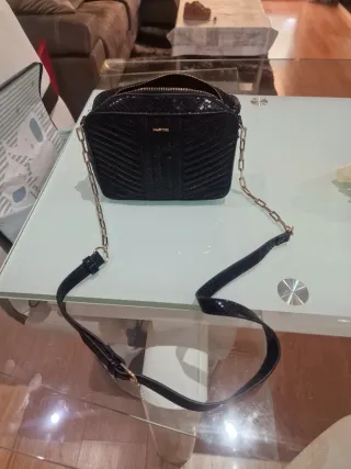 Bolso negro Parfois efecto piel serpiente