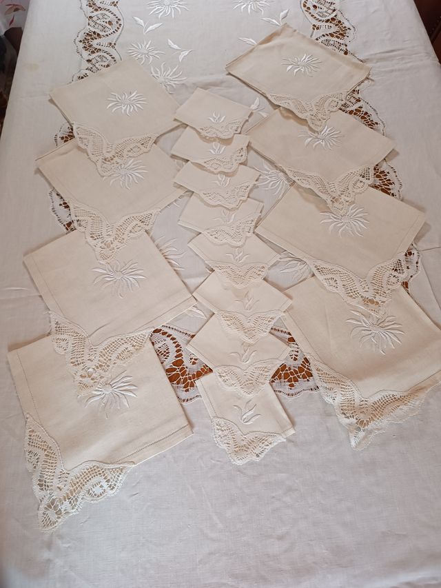 Mantelería antigua hilo bordada bolillo