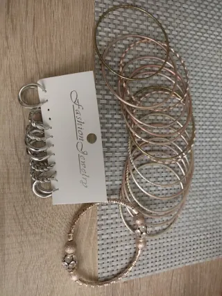Lote de pulseras y pendientes