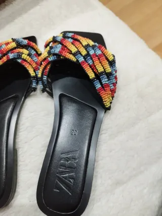 Sandalias Zara pedrería multicolor Talla 38