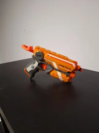 Nerf Firestrike Elite con Puntero Láser