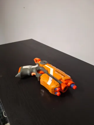 Nerf Firestrike Elite con Puntero Láser