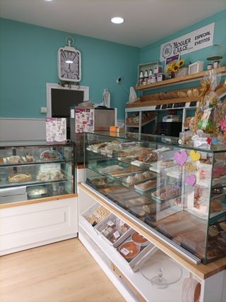 Vitrina expositora dulces y pan