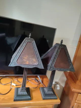 Una lámpara (o dos lámparas) de mesa