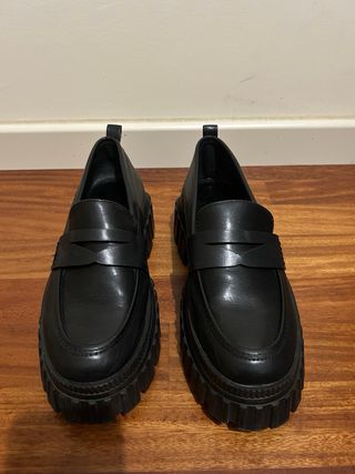 Mocasines Stradivarius negros talla 38